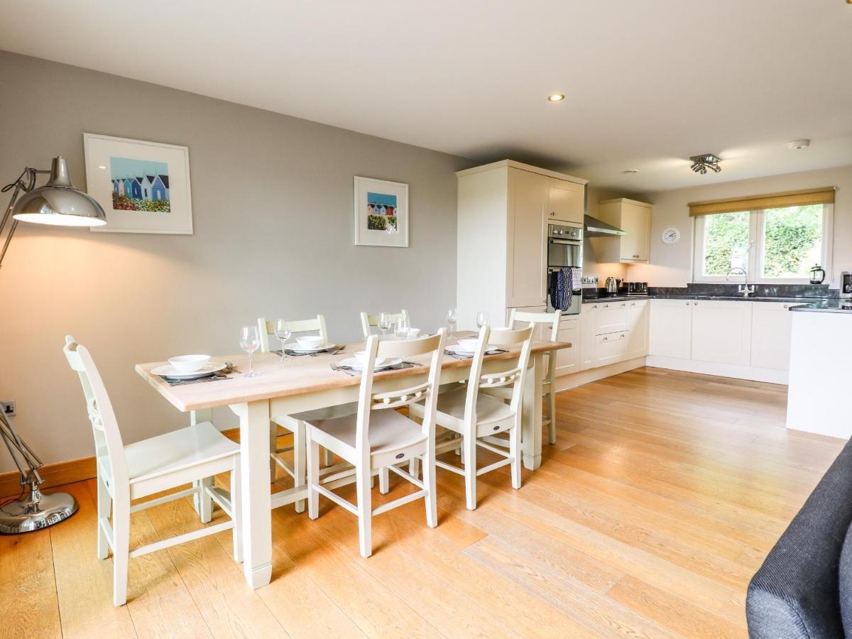 Swandown, 20 Poldon Villa Чард Екстериор снимка