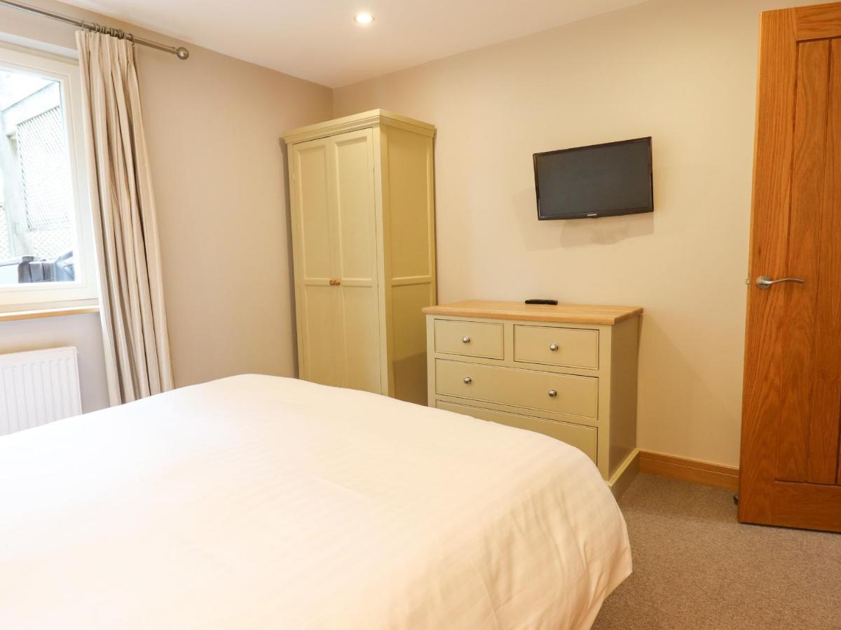 Swandown, 20 Poldon Villa Чард Екстериор снимка
