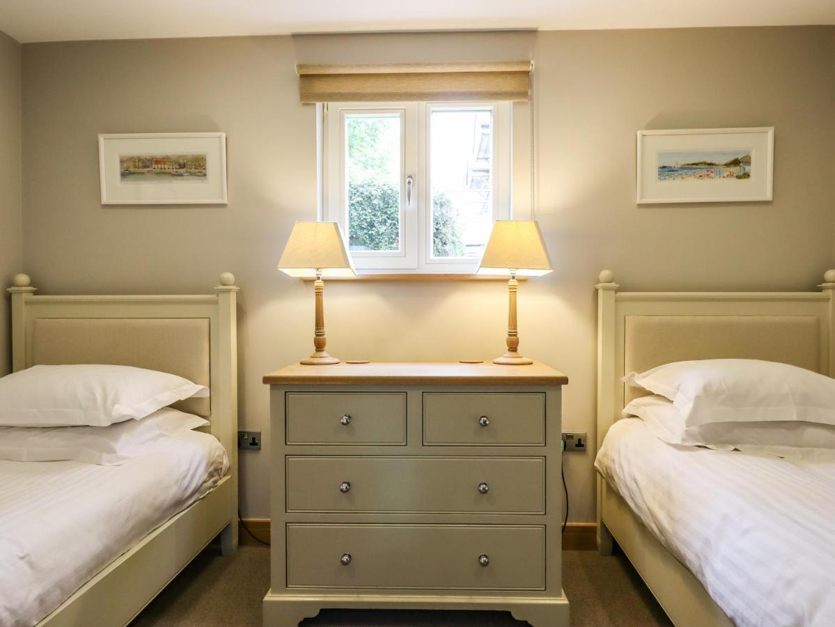 Swandown, 20 Poldon Villa Чард Екстериор снимка