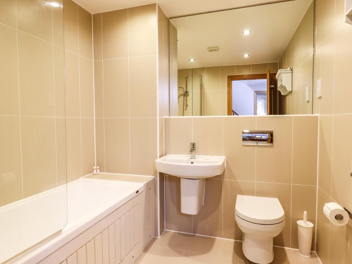 Swandown, 20 Poldon Villa Чард Екстериор снимка