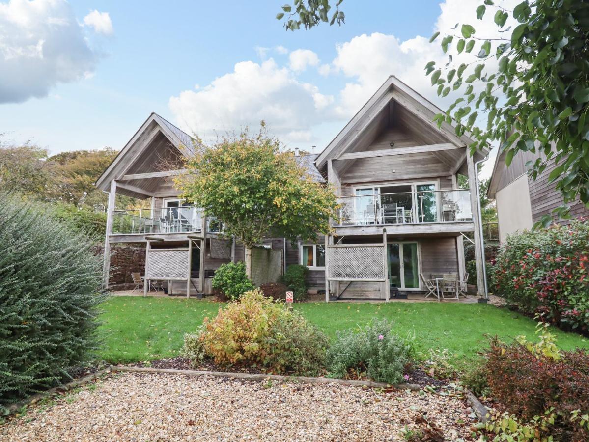 Swandown, 20 Poldon Villa Чард Екстериор снимка